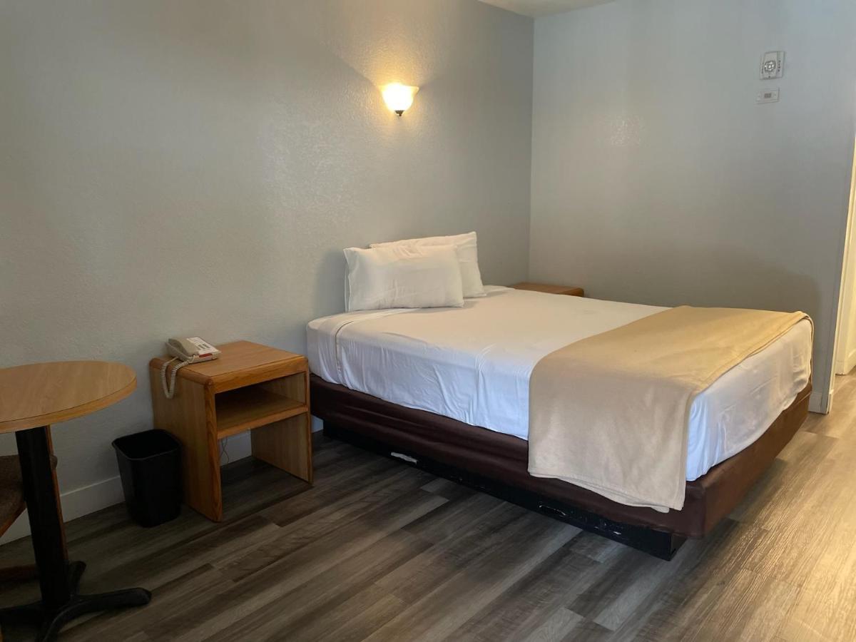 Premier Inns Таузанд-Окс Экстерьер фото
